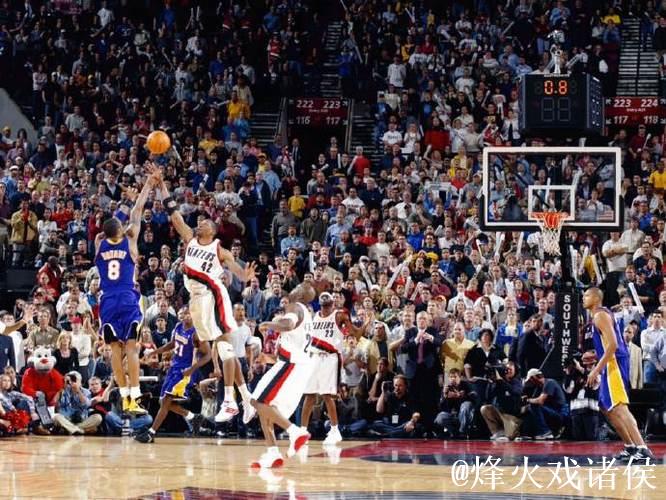 米勒关键球助黄蜂力克活塞 火箭大胜马刺27分